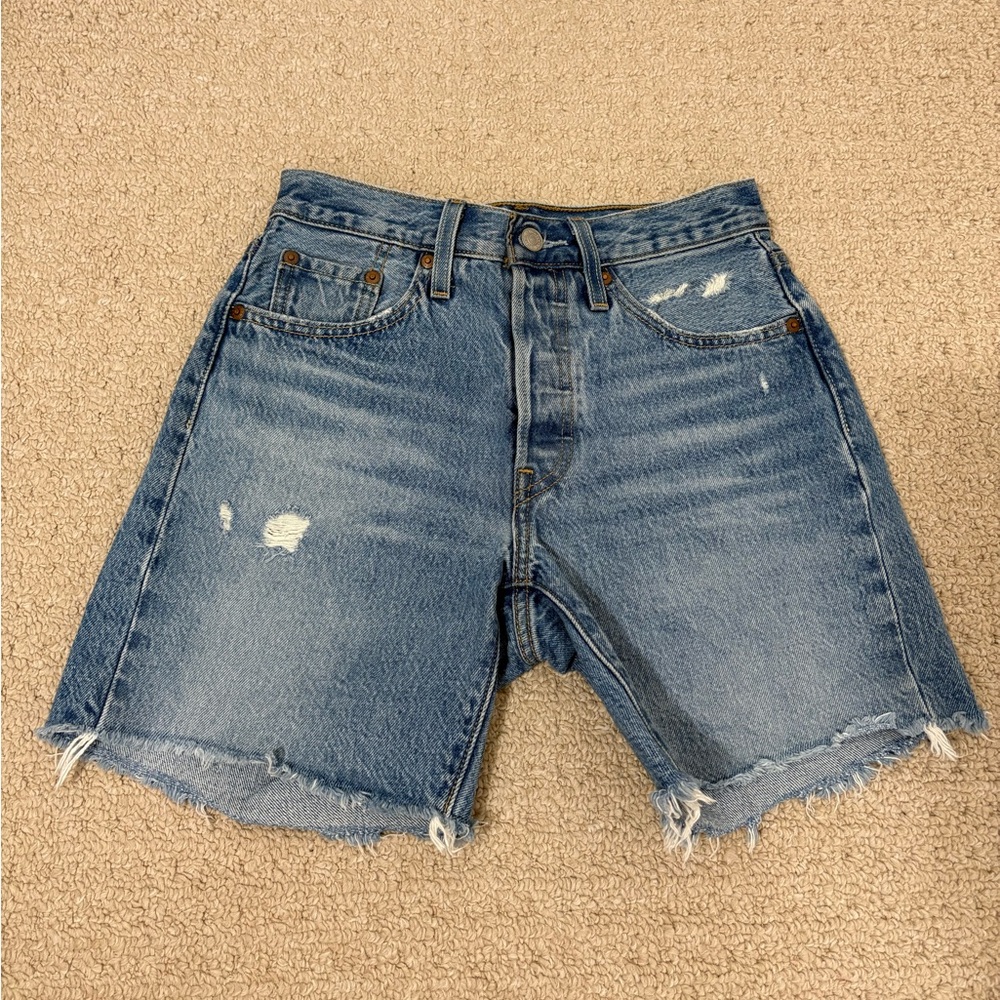 Levi’s 501 mid thigh jean shorts